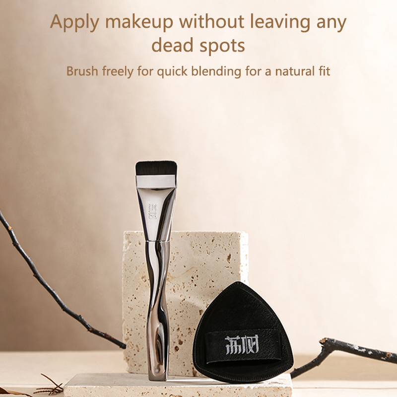 Beauty Makeup News - فرشاة أساس جديدة بتصميم أحادي الشكل،