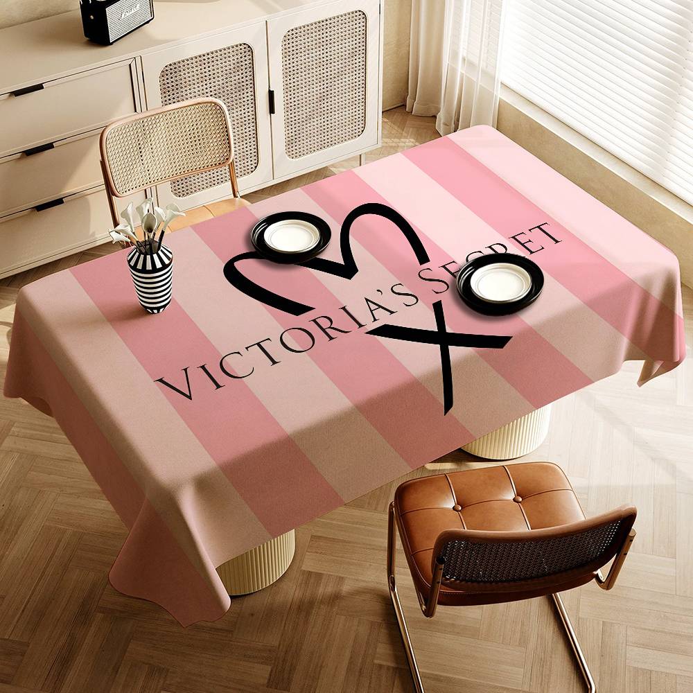 Beauty Makeup Louis Vuitton - مفرش طاولة مقاوم للماء والزيت من